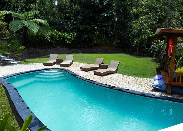ロッジ Kebun Kita
